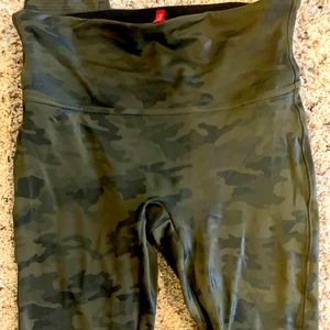 Spanx Camo Legging SZ small